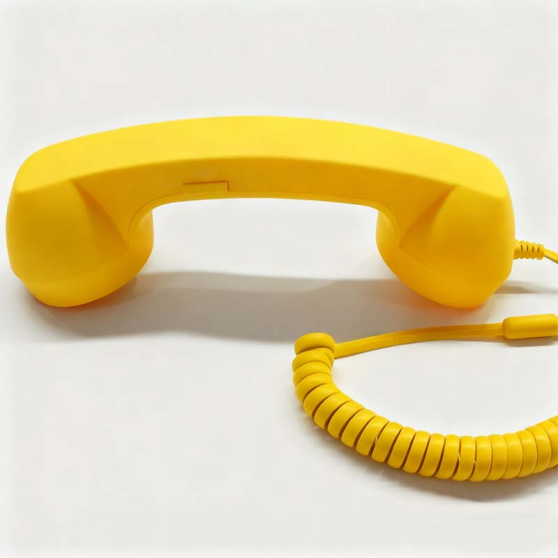 Vintage-retro-puhelimen kuuloke ja mikrofoni