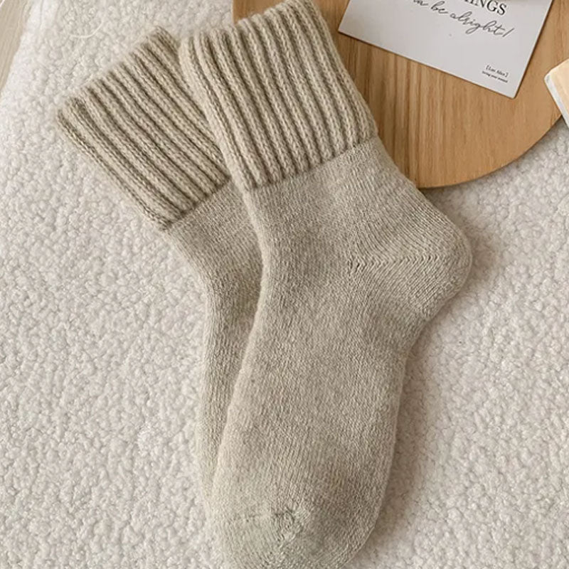 🧦 Lämmittävät villasukat, keskipitkät