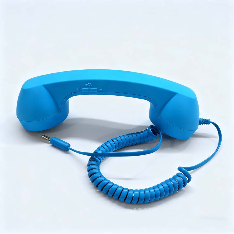 Vintage-retro-puhelimen kuuloke ja mikrofoni