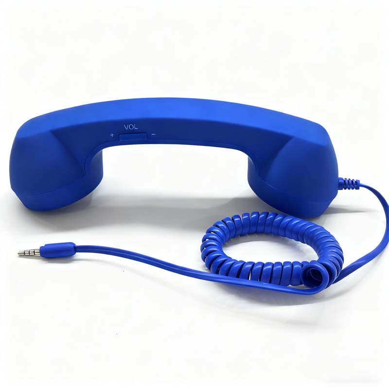 Vintage-retro-puhelimen kuuloke ja mikrofoni