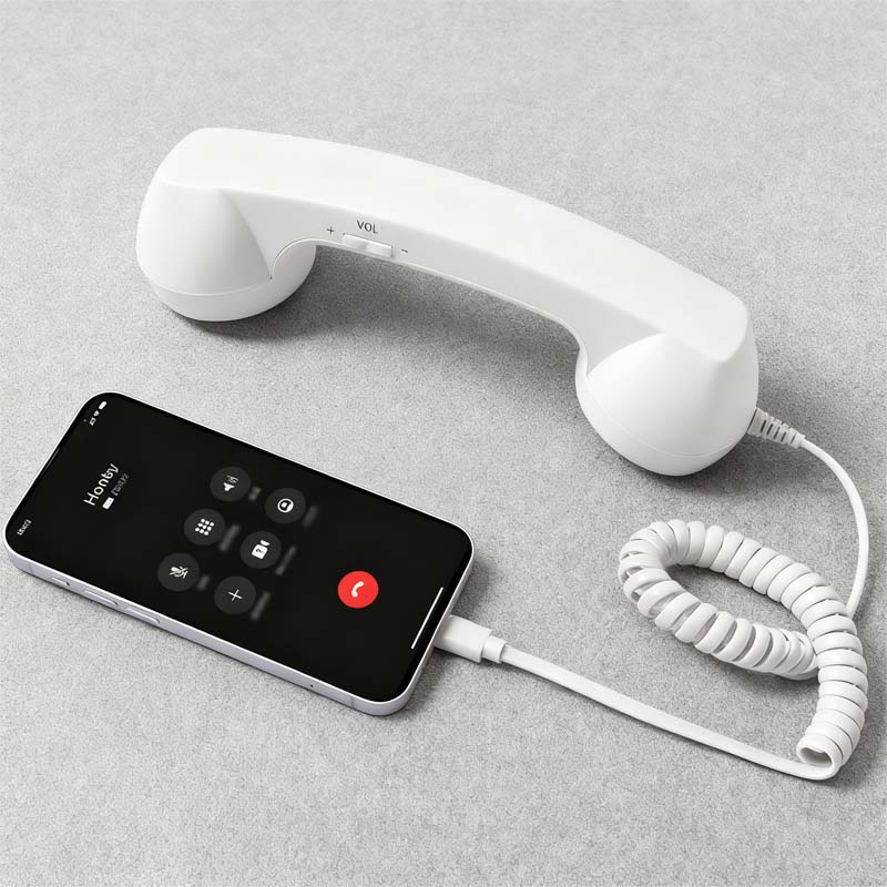 Vintage-retro-puhelimen kuuloke ja mikrofoni