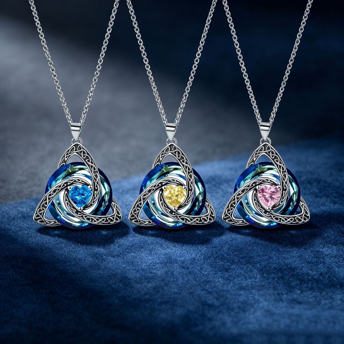 ✨Collier avec pierre de naissance et triple nœud celtique – un symbole chargé de sens, représentant l'amour et la complicité❤️