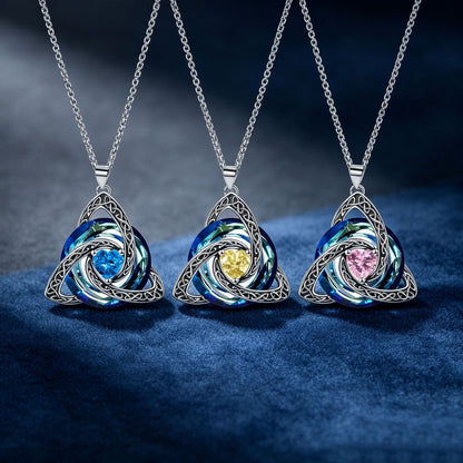 ✨Collier avec pierre de naissance et triple nœud celtique – un symbole chargé de sens, représentant l'amour et la complicité❤️