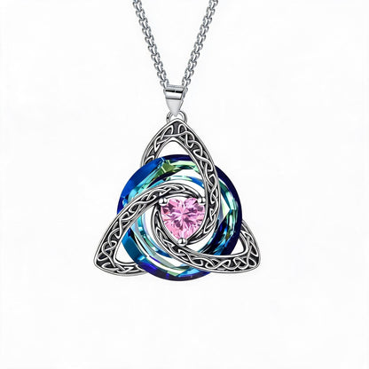 ✨Collier avec pierre de naissance et triple nœud celtique – un symbole chargé de sens, représentant l'amour et la complicité❤️