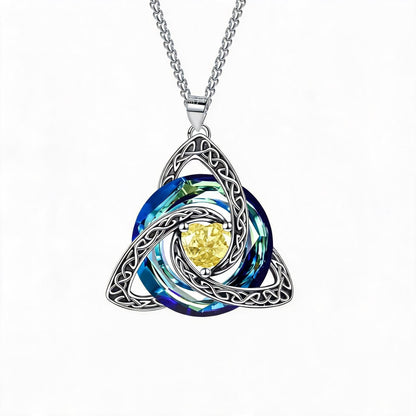 ✨Collier avec pierre de naissance et triple nœud celtique – un symbole chargé de sens, représentant l'amour et la complicité❤️