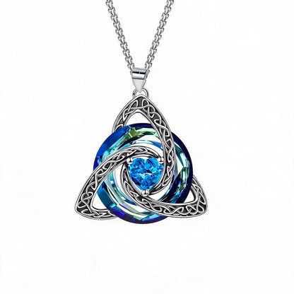 ✨Collier avec pierre de naissance et triple nœud celtique – un symbole chargé de sens, représentant l'amour et la complicité❤️